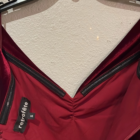 Retrofête GIADA VELVET DRESS New Burgundy - Picture 11 of 14
